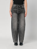 Jeans gamba larga con cintura