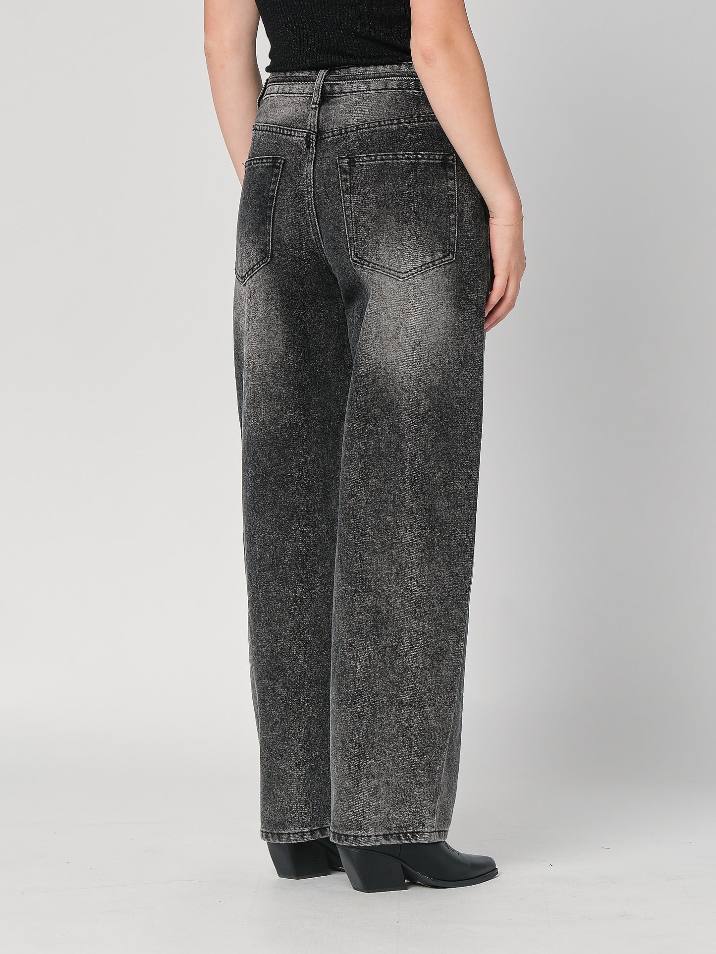 Jeans gamba larga con cintura