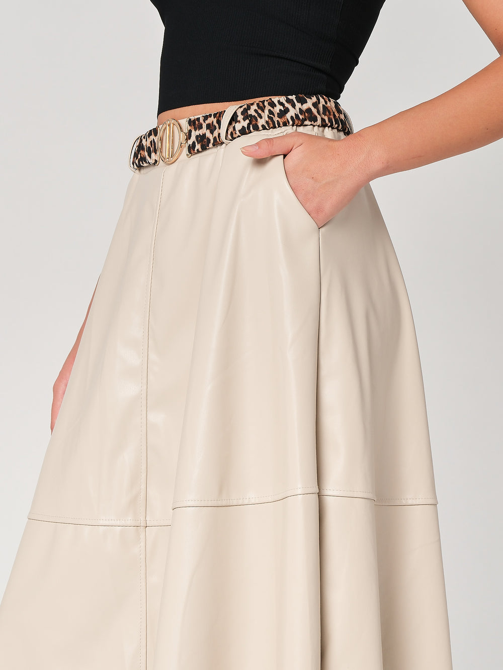 Gonna in ecopelle svasata