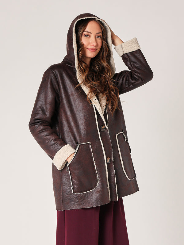 Schaffell mit Kapuze