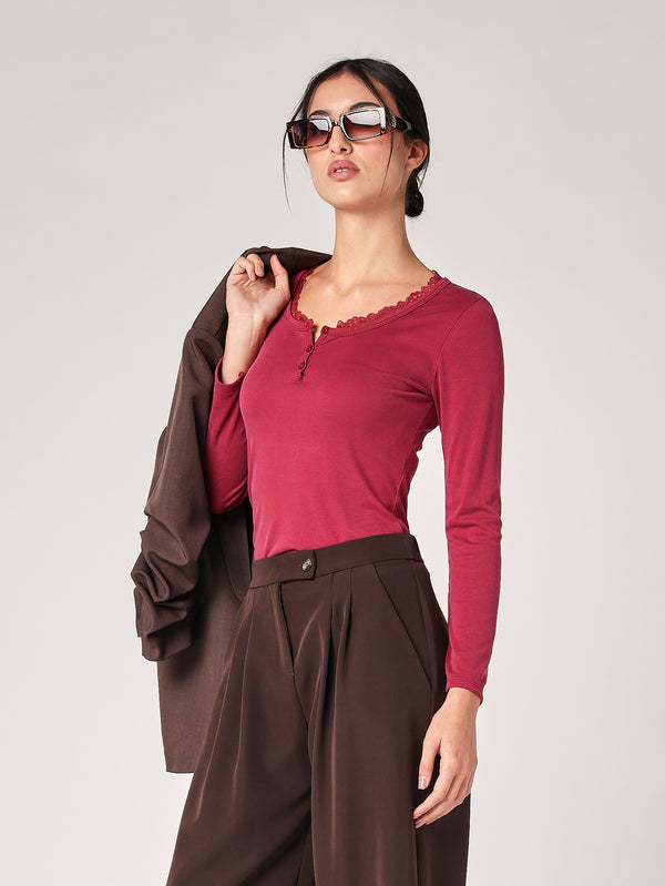Maglia collo pizzo