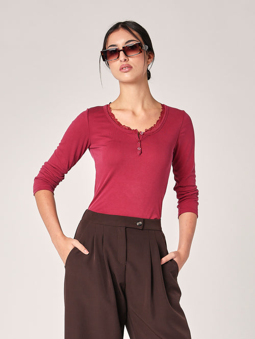 Pullover mit Spitzenkragen