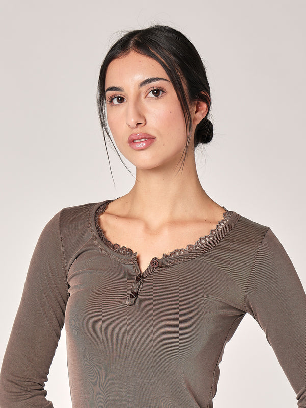 Maglia collo pizzo