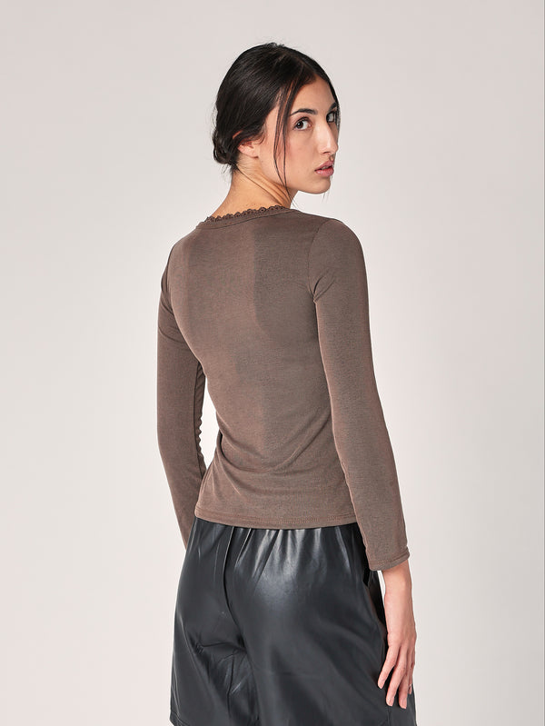 Maglia collo pizzo