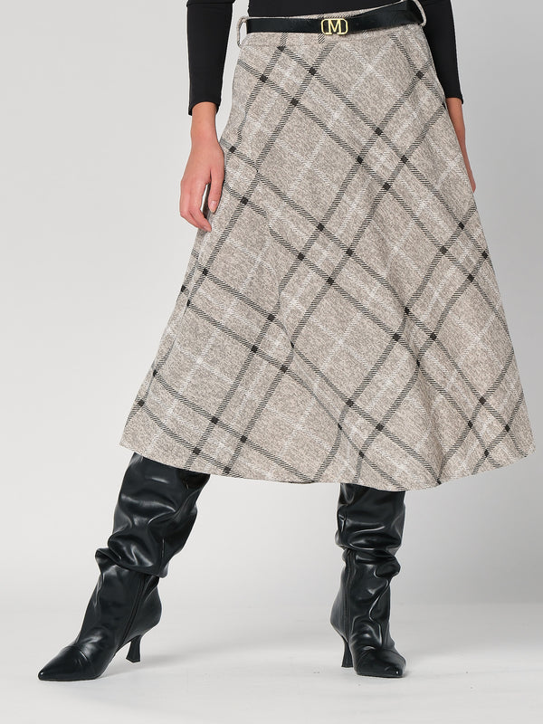 Ausgestellter karierter Rock