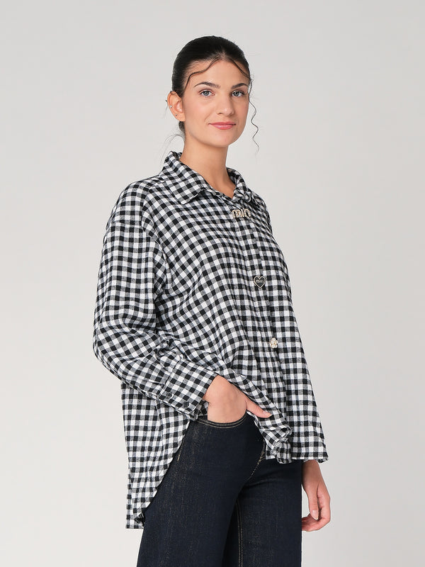 Camicia a quadretti con spille