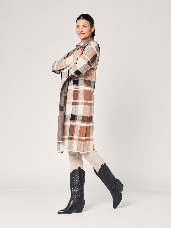 karierte Strickjacke