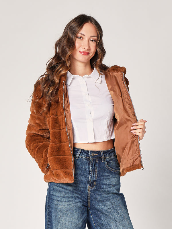 Pelliccia con cappuccio