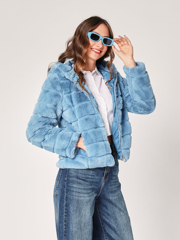 Pelliccia con cappuccio