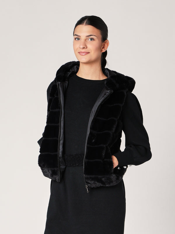 Ärmelloser Pelzmantel