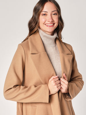 Cappotto con cintura