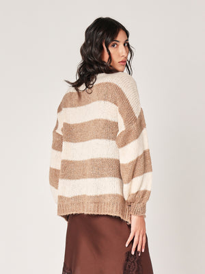 Cardigan a righe con spilla