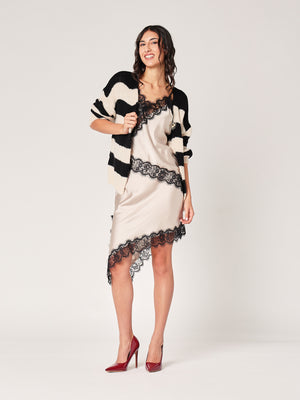 Cardigan a righe con spilla