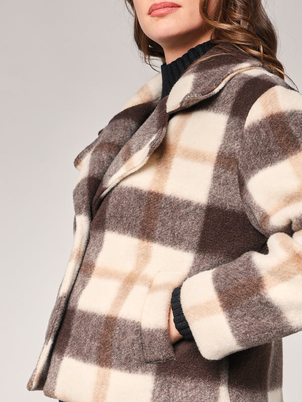 Kurzer karierter Mantel