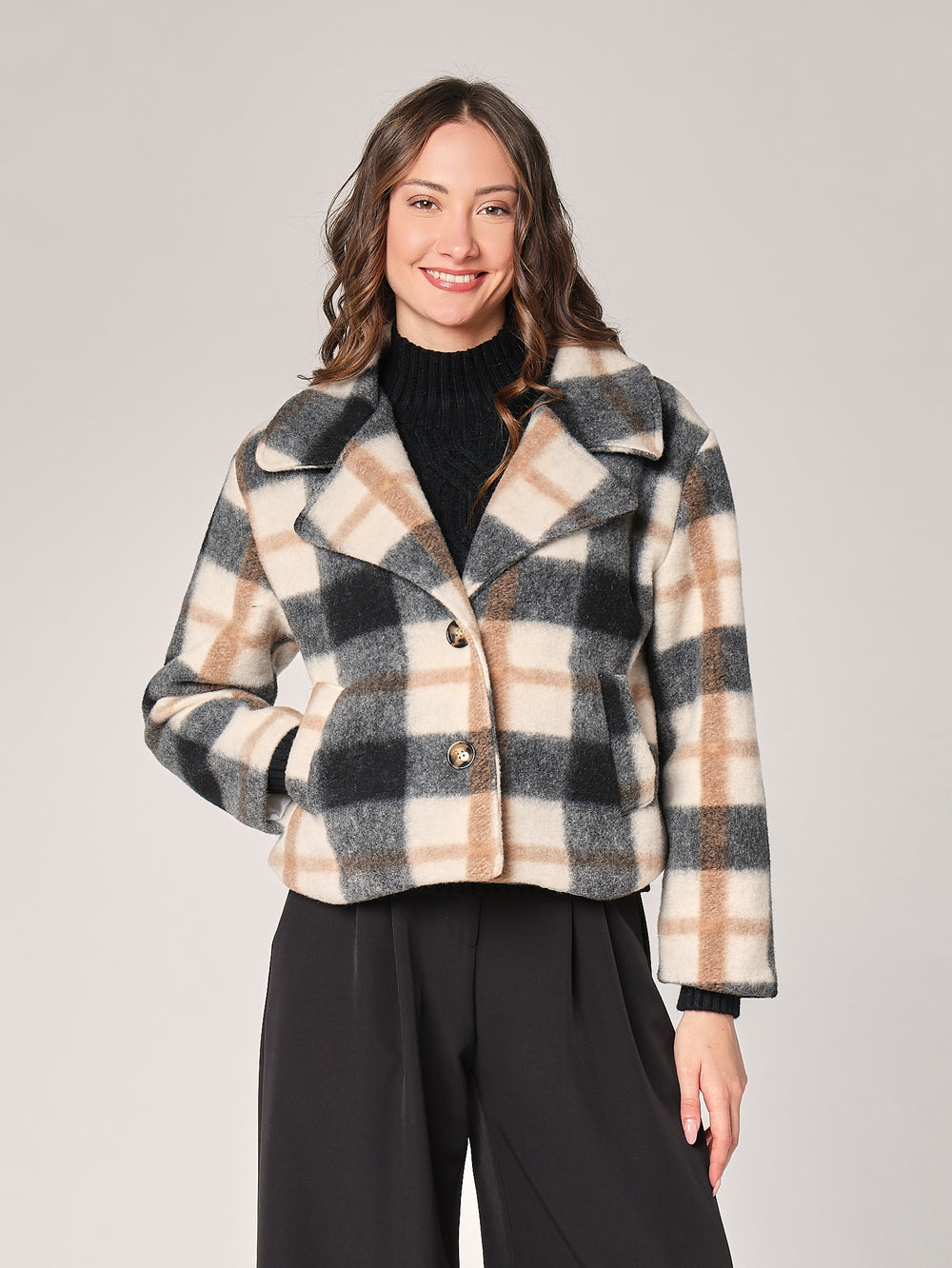 Kurzer karierter Mantel