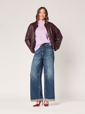 Übergroßes Wolfsjunges