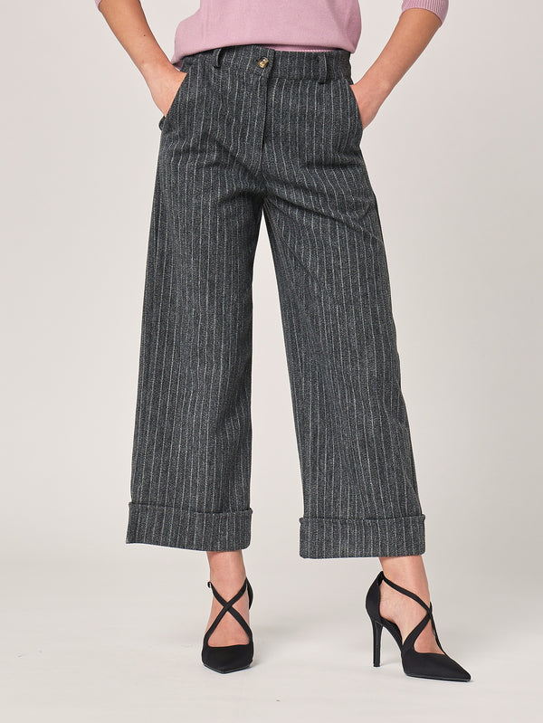 Pantalone a righe con risvolto