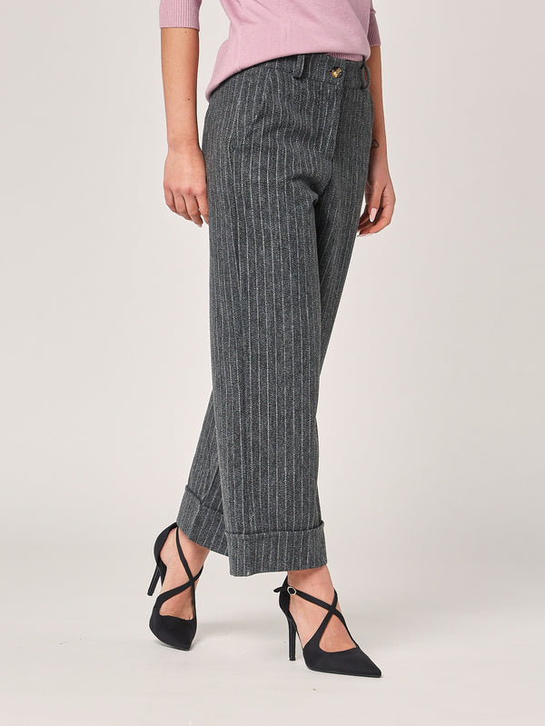 Pantalone a righe con risvolto