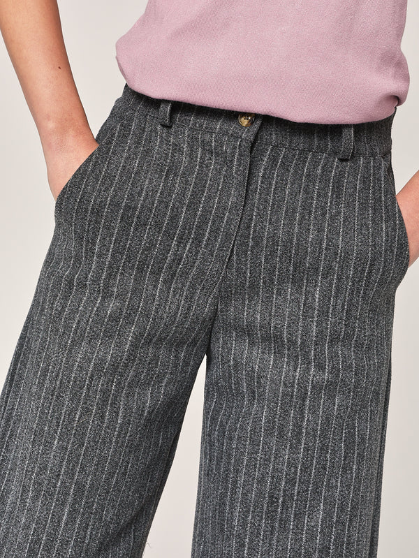 Pantalone a righe con risvolto