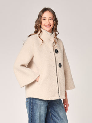 Kurzer Mantel mit Knöpfen