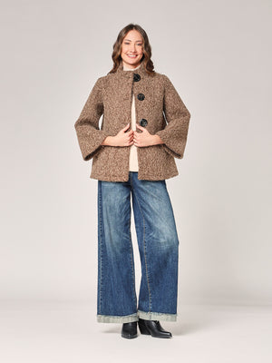 Kurzer Mantel mit Knöpfen