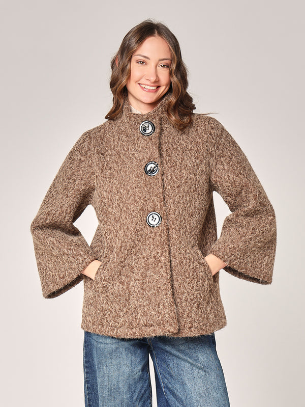 Kurzer Mantel mit Knöpfen