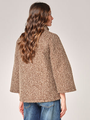 Kurzer Mantel mit Knöpfen