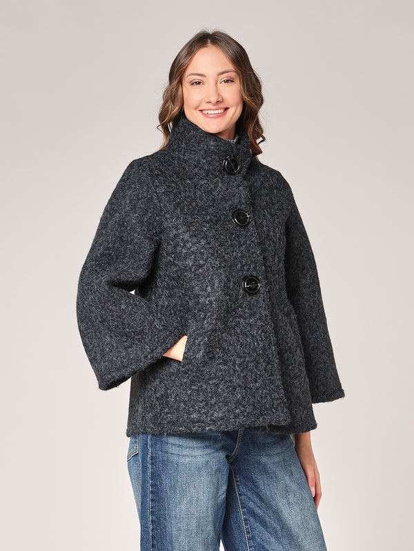 Kurzer Mantel mit Knöpfen