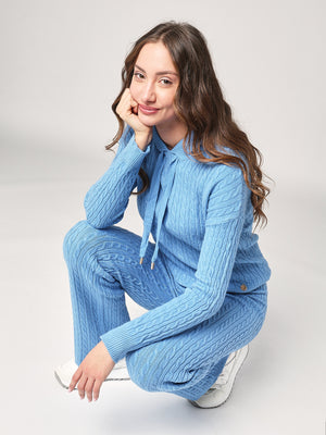 Komplett mit Zöpfen