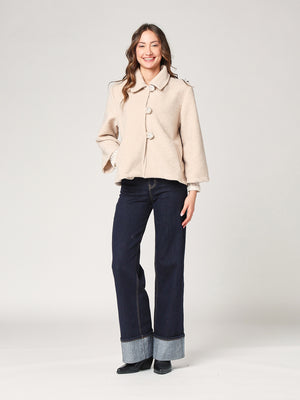 Kurzer Mantel mit 3 Knöpfen