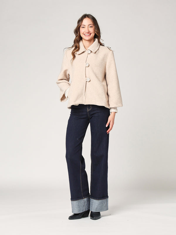 Kurzer Mantel mit 3 Knöpfen