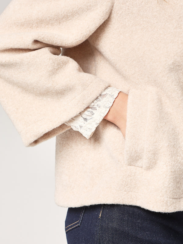 Kurzer Mantel mit 3 Knöpfen