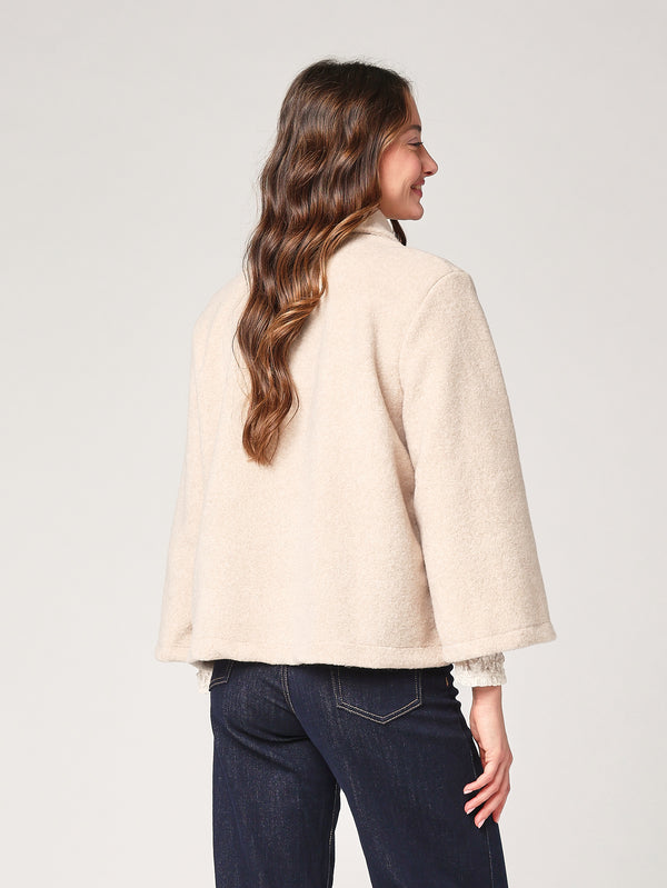 Kurzer Mantel mit 3 Knöpfen