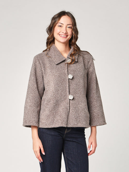 Cappotto corto con tre bottoni