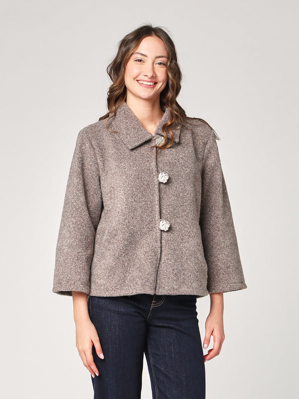 Kurzer Mantel mit 3 Knöpfen