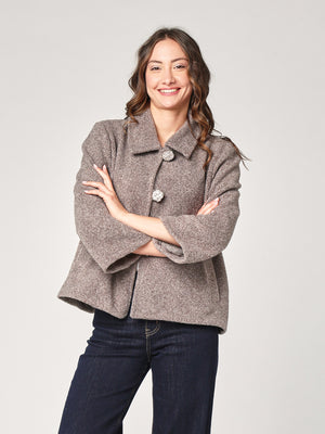 Kurzer Mantel mit 3 Knöpfen