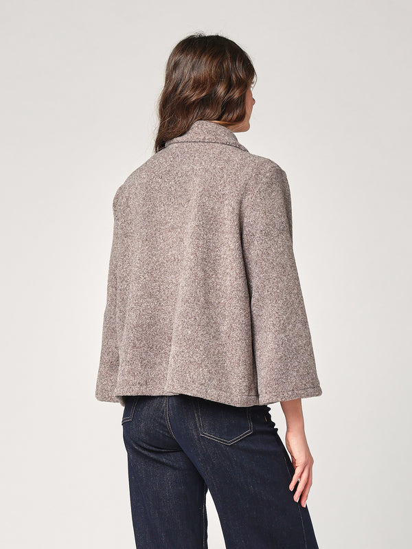 Kurzer Mantel mit 3 Knöpfen