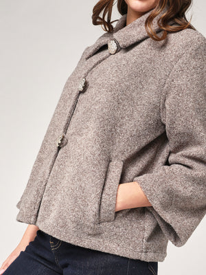 Kurzer Mantel mit 3 Knöpfen