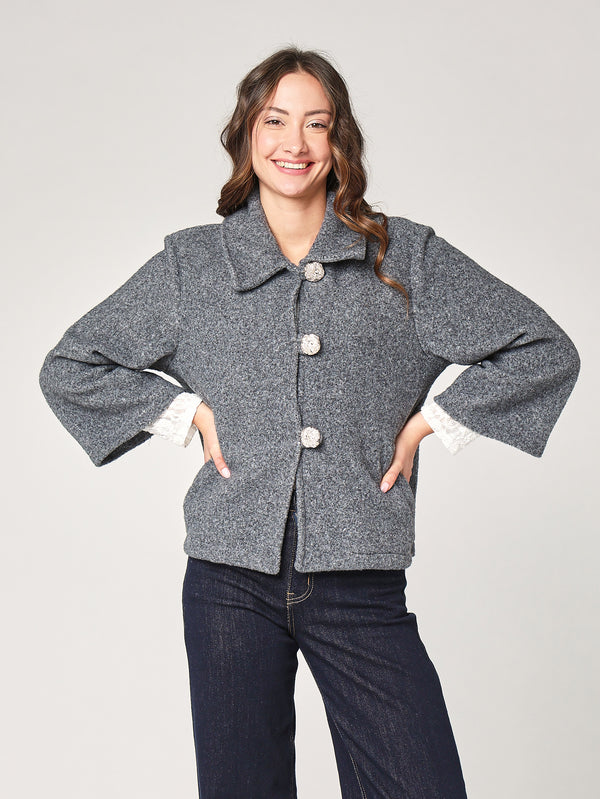 Kurzer Mantel mit 3 Knöpfen