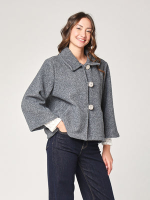 Kurzer Mantel mit 3 Knöpfen