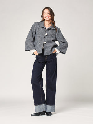 Kurzer Mantel mit 3 Knöpfen