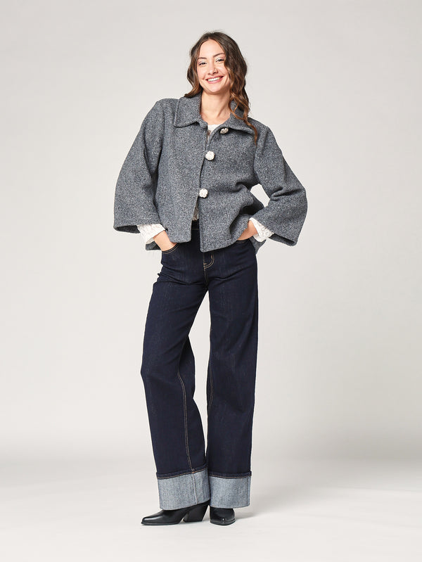 Kurzer Mantel mit 3 Knöpfen