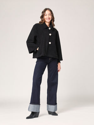 Kurzer Mantel mit 3 Knöpfen