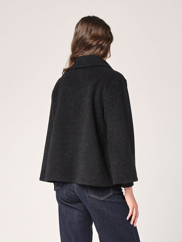 Kurzer Mantel mit 3 Knöpfen