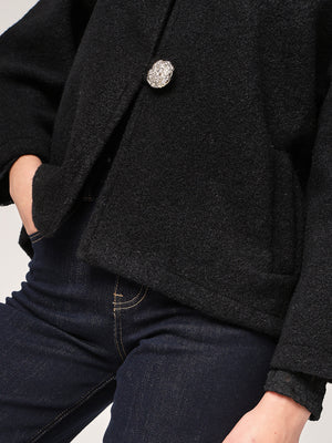 Kurzer Mantel mit 3 Knöpfen