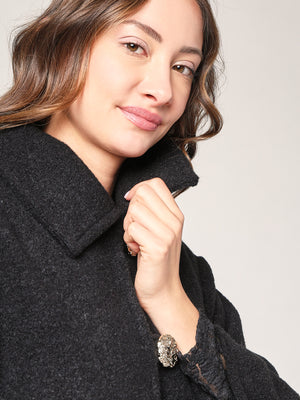 Kurzer Mantel mit 3 Knöpfen