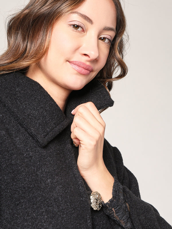 Kurzer Mantel mit 3 Knöpfen