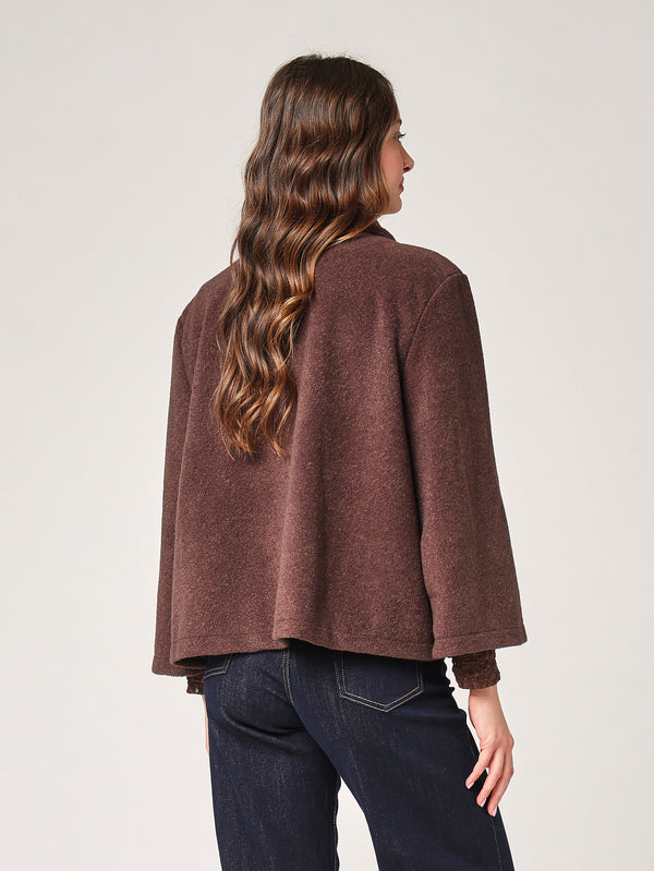 Kurzer Mantel mit 3 Knöpfen