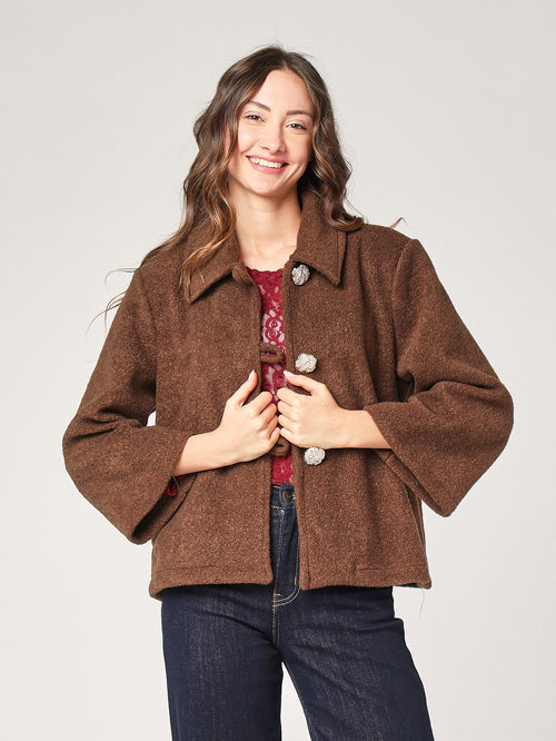 Cappotto corto con tre bottoni