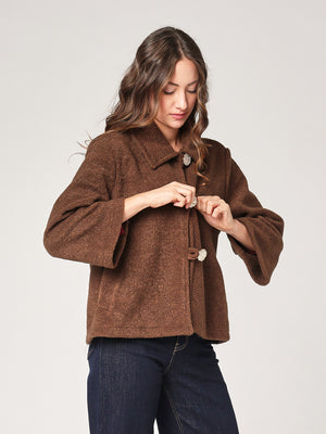 Kurzer Mantel mit 3 Knöpfen